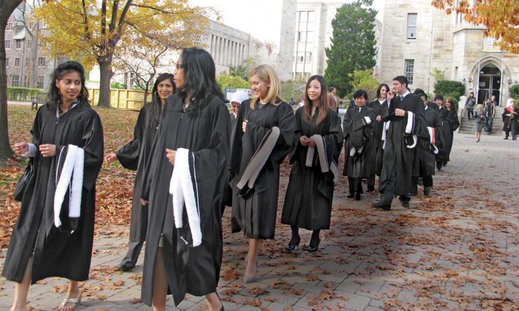 Estudantes da Universidade de Toronto: Como um brasileiro pode entrar lá?