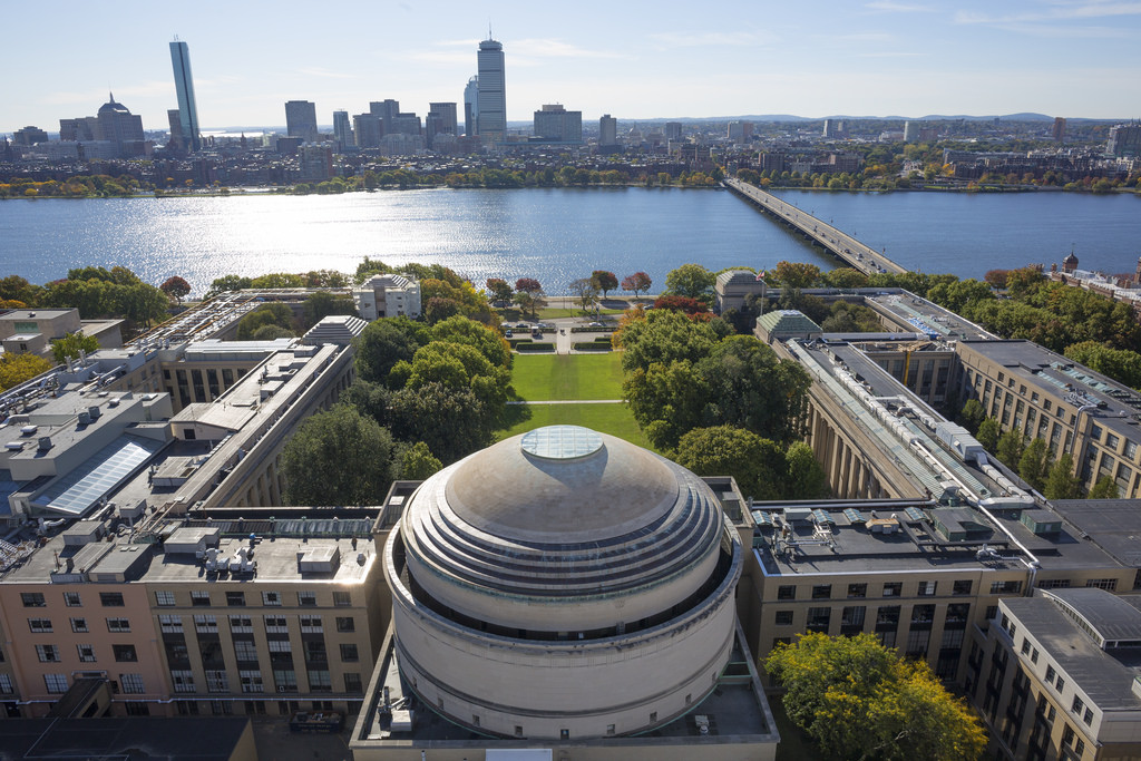 1º lugar: Massachusetts Institute of Technology (MIT) - Cambridge, EUA - Engenharia no Exterior