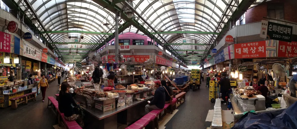 Panorâmica do Mercado de Gwangjang, em Seul