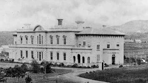 Imagem em preto e branco dos primórdios da Universidade de Sydney