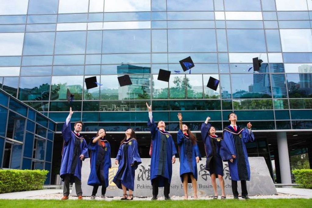 Graduandos da Universidade de Pequim em foto