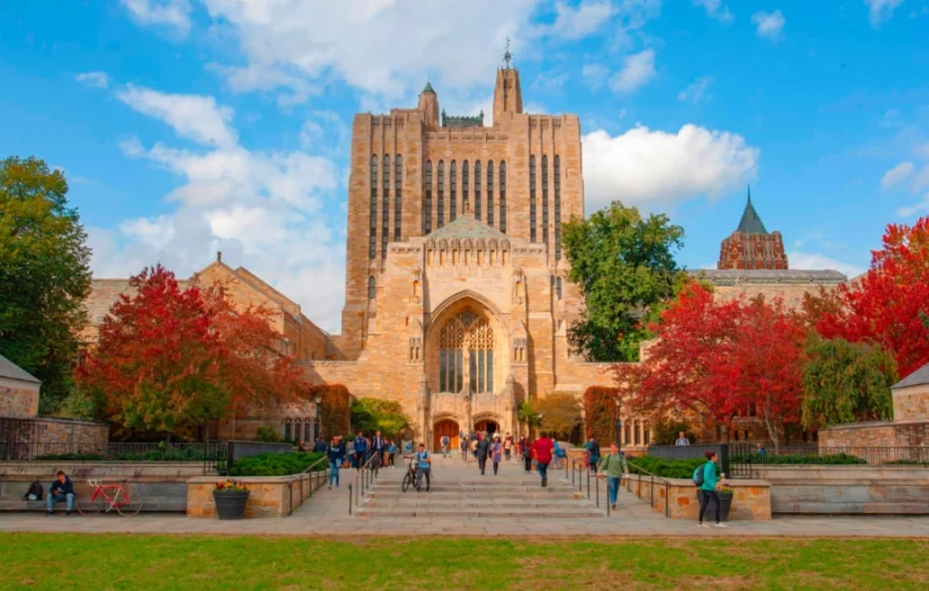 Fachada da Universidade de Yale. Universidades dos Estados Unidos.