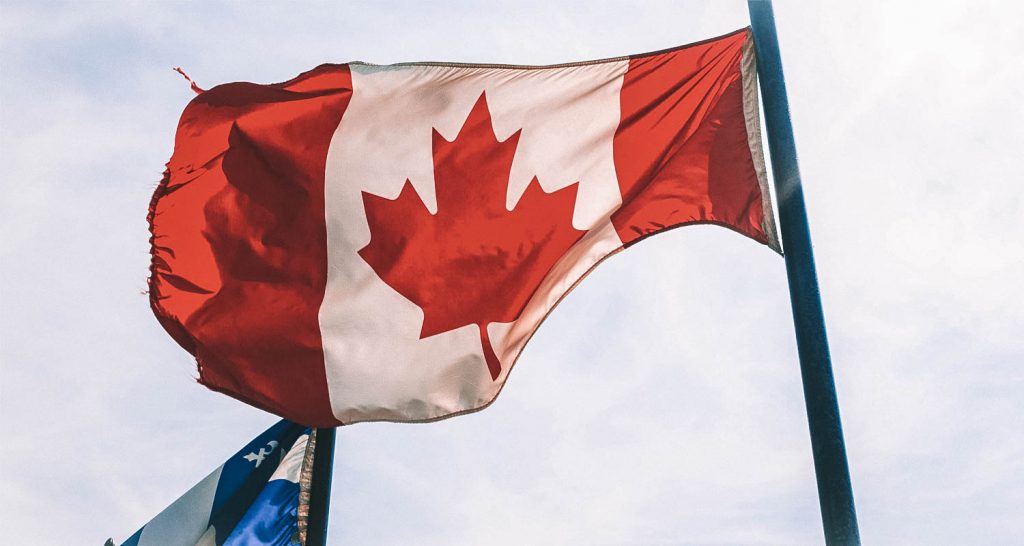 Bandeira do Canadá hasteada